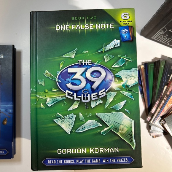 39 Clues Hardcover Books 1-8 plus bonus book and cards - Picture 9 of 16